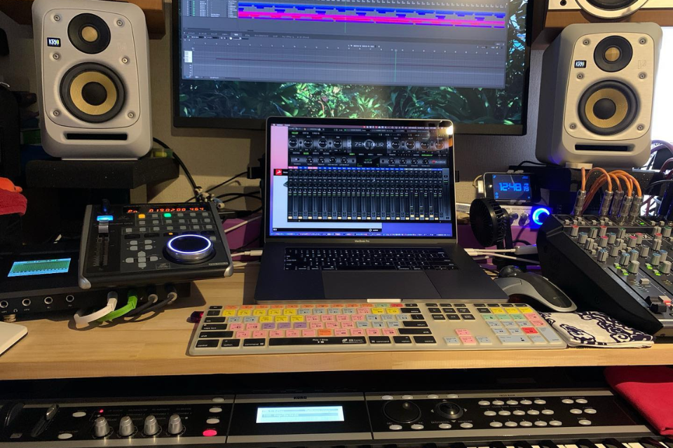 Mixer-Behringer-giai-phap-am-thanh-linh-hoat-cho-phong-thu-va-san-khau-nho