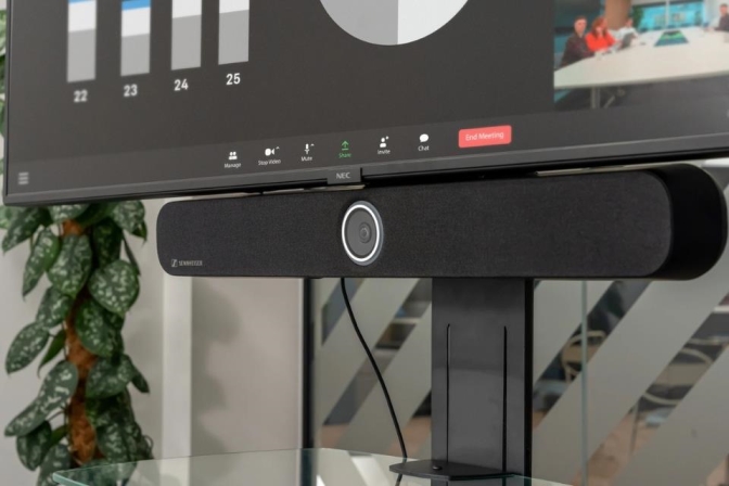 Sennheiser TC Bar: Camera AI, Auto Framing và Person Tiling hoạt động thế nào?