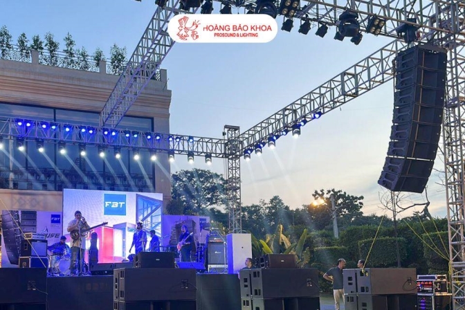 Vì sao loa line array là lựa chọn tiêu chuẩn cho sân khấu lớn?