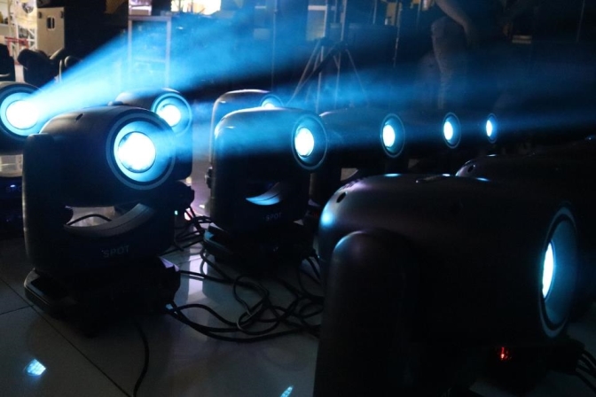 LED SPOT 200 – Moving Head Spot Hybrid Đa Năng Cho Không Gian Biểu Diễn Trong Nhà