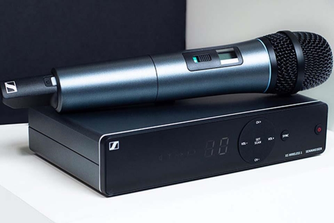 Nên chọn Micro Sennheiser XSW 1-825-B hay XSW 1-835-B? So sánh chi tiết giúp bạn quyết định
