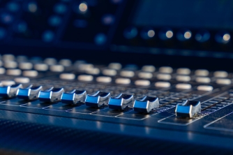 Sự Khác Biệt Giữa Mixer Analog Và Mixer Digital Trong Thực Tế Sử Dụng